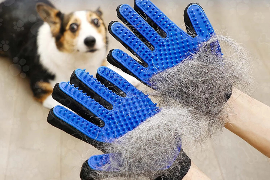 Deshedding Glove for Dogs and Cats